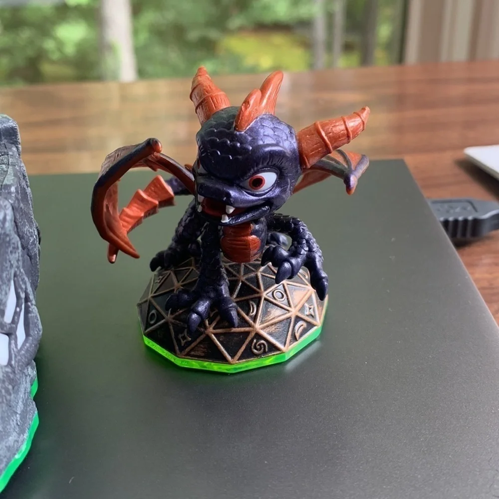 Activision Skylanders Wii Characters and Base Lot of 5 pieces